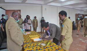 Tingkatkan mutu pelayanan secara mandiri Bupati Usman Wanimbo lantik sejumlah pejabat RSUD Karubaga