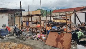 Korban Kebakaran Kompleks Ex Pasar Lama Abe Keluhkan Sampah Bangunan