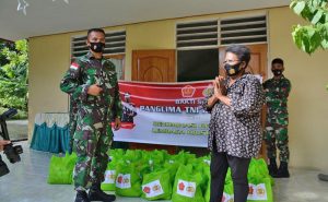 Korem 172/PWY distribusikan bantuan Sembako ke Toga dan Todat se-Papua dan Papua Barat