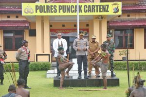 Kapolda Papua Ambil Peran Dalam Film Layar Lebar “Si Tikam Polisi Noken”