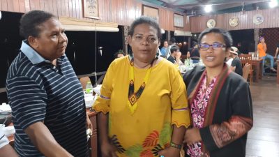 Sekjen AMAN Rukka Sombolinggi Mohon Restu Sebelum Meninggalkan Papua