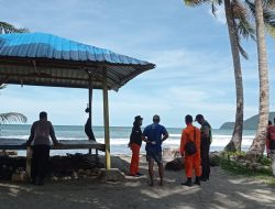 Dipengaruhi Miras, Warga BTN Kotaraja Tenggelam di Pantai Holtekamp