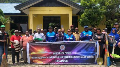 IKAPTK kota Jayapura Gelar Sabtu Bersih di Kampung Yoka Serta Berikan Bantuan