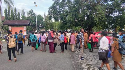 Tak Lolos Validasi CPNS dan PPPK, Ratusan Guru Honorer Datangi Kantor Bupati Jayapura