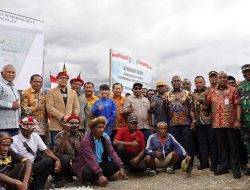 Komisi II DPR RI & Wamendagri Tinjau Lokasi Pembangunan Kantor Gubernur Papua Pegunungan