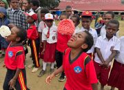 Lomba Makan Kerupuk Warnai Kemeriahan HUT RI di Lanny Jaya