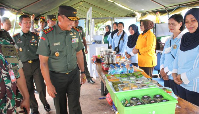 Peringati HUT Ke-78 TNI, Danrem 172/PWY Buka Bazar UMKM Dan Dapur Umum