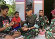Pos Buohsa Satgas Yonif 133/YS Ajarkan Warga Papua Anyam Noken