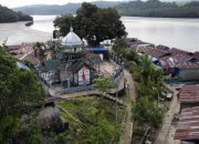 Terangi Desa Patimburak, PLN Hadir Listriki Masjid Tertua di Tanah Papua