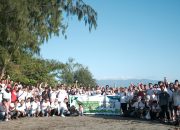 Rayakan HUT ke-29, Telkomsel Ajak Mitra Bisnis dan Generasi Muda Bersih-Bersih Pantai